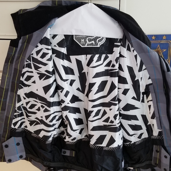 Fox FX2 Waterproof Shell - Picture 2 of 3